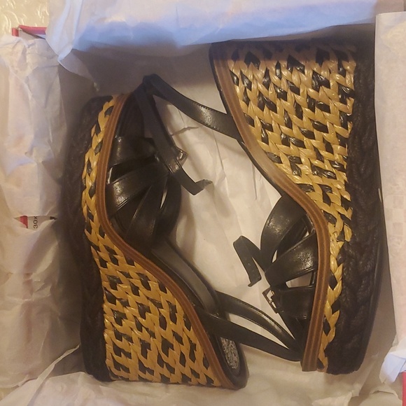 Brand new Vince Camuto Phoenixx Wedge Sandal - Picture 10 of 11